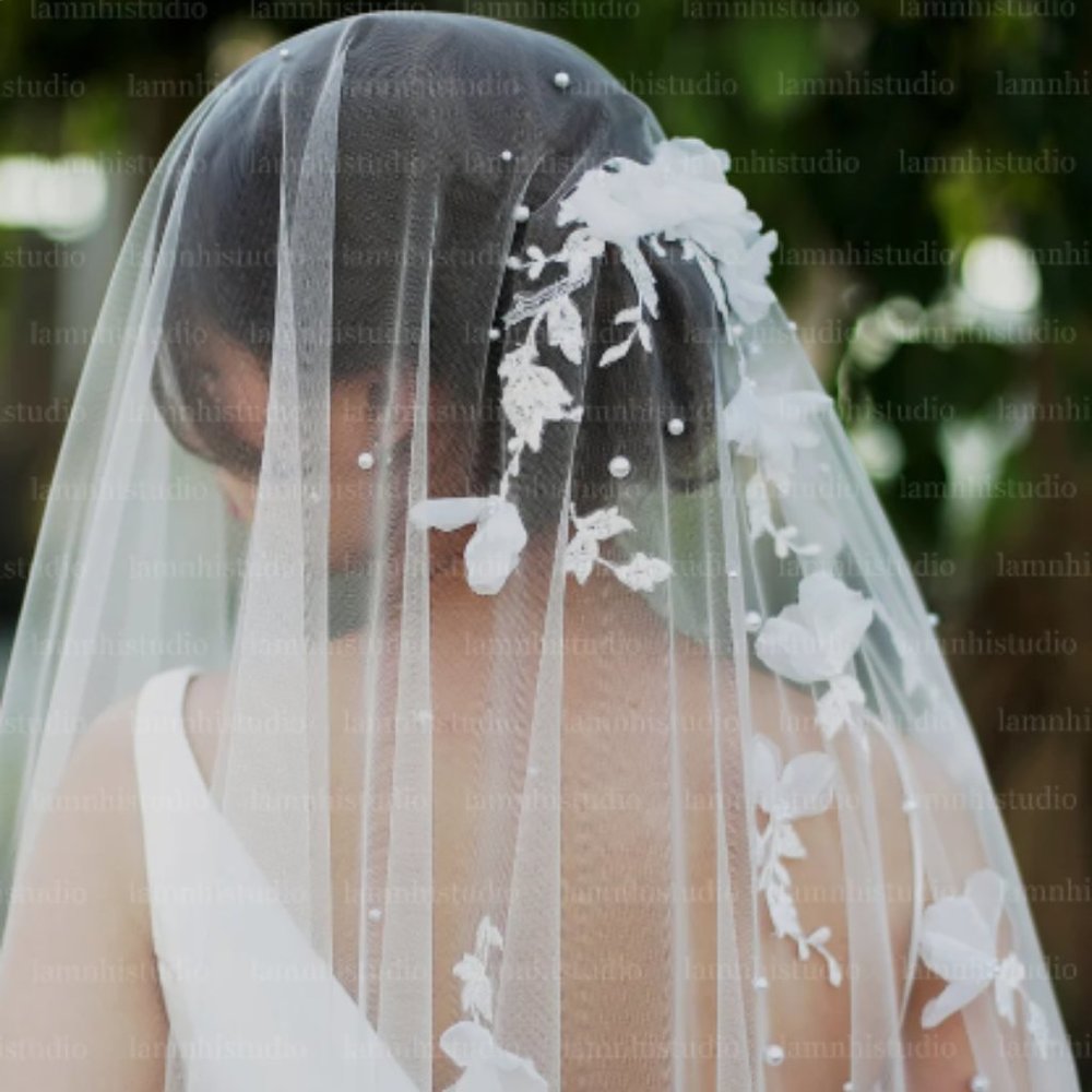 Fingertip blusher veil with 3D florals and pearls, light ivory (NWOT)